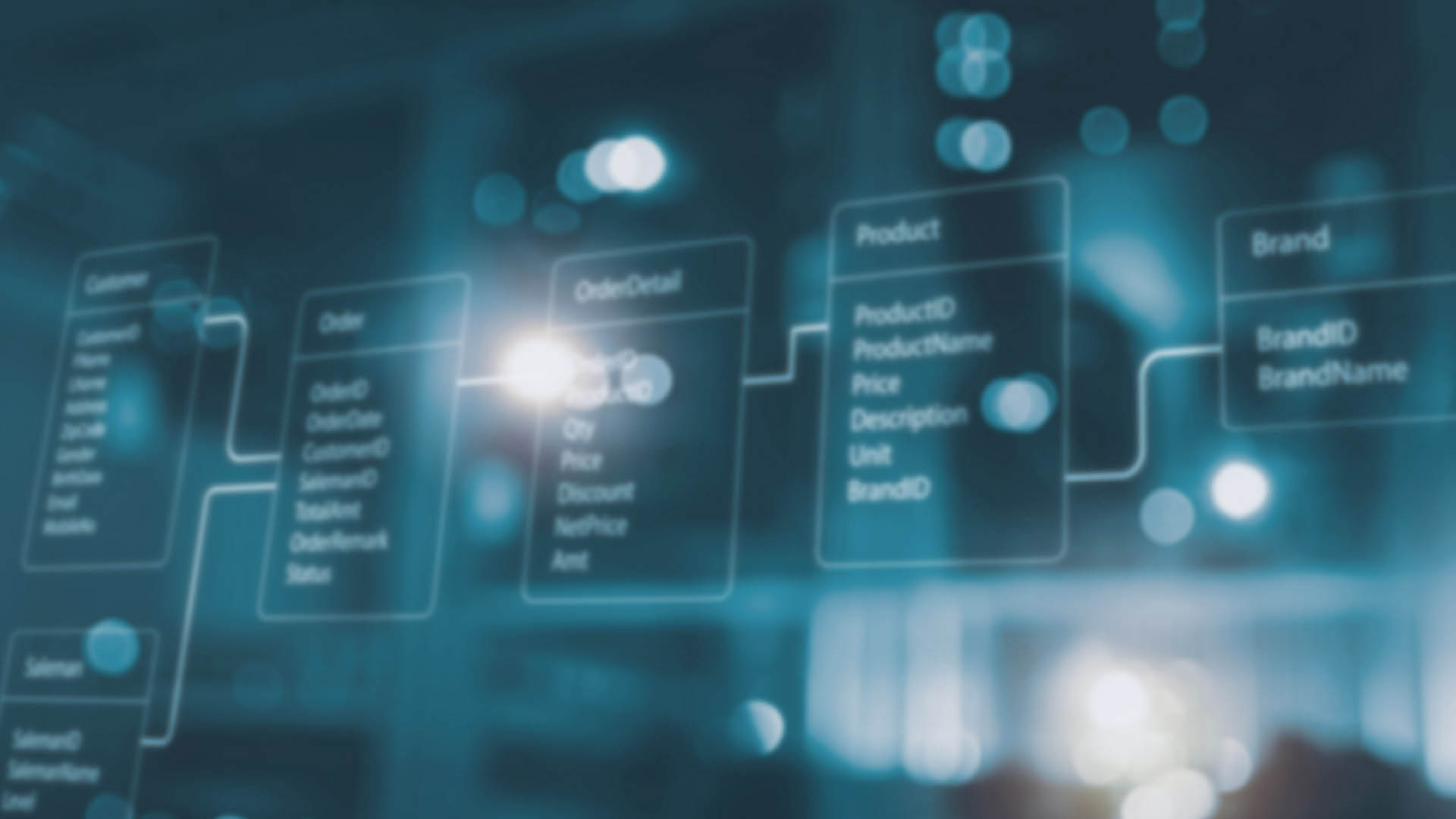 Zentrale Dokumentation mit Servicehistorie Serviceberichte, Rechnungen und technische Dokumente werden automatisch dem jeweiligen Auftrag, Gerät, Kunden oder Einsatz zugeordnet. Die vollständige Servicehistorie ist zentral abrufbar – ohne manuelle Nacharbeit oder doppelte Ablage.