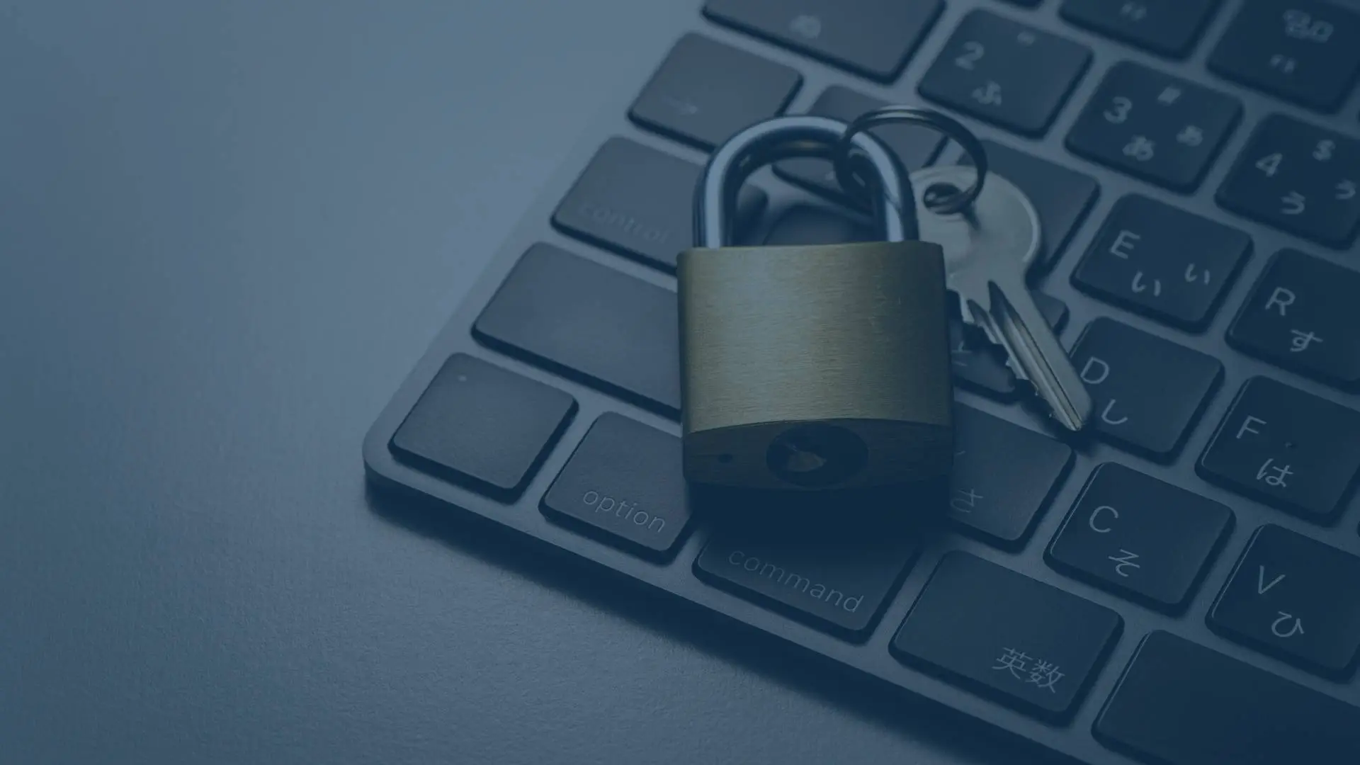 Download Quick Guide 5 Security Einstellungen für Microsoft Nahaufnahme einer Tastatur mit hervorgehobenem Schloss.