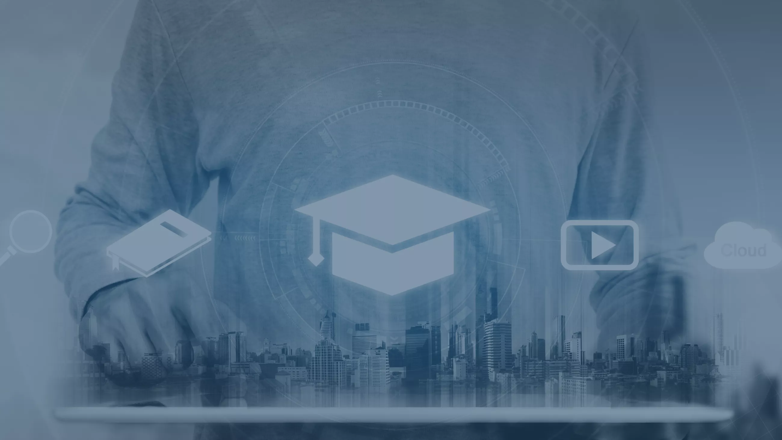 Blaues Bild eines jungen Mannes, der ein Tablet benutzt. Vor ihm sind Symbole wie ein Buch, ein Absolventenhut und ein Wiedergabe-Symbol zu sehen, die Lernen, Bildung und digitale Medien repräsentieren. Im Hintergrund ist die Skyline einer Stadt angedeutet, was Wachstum und Entwicklung symbolisiert.