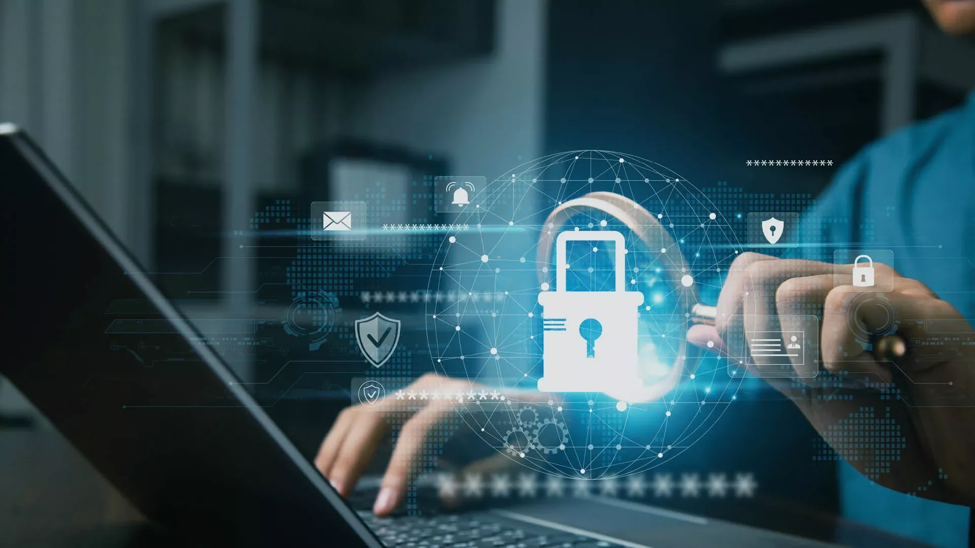 Person arbeitet an einem Laptop, während digitale Sicherheits‑Icons und ein zentrales Schloss-Symbol Datenschutz und Cybersecurity darstellen.