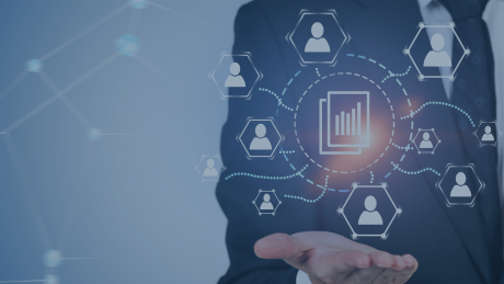 Entdecken Sie den audius Asset Manager: Ganzheitliches IT Asset Management, Lizenzverwaltung und maximale Transparenz für Ihr Unternehmen. Jetzt Produktvideo ansehen! | audius Die Anforderungen an modernes Asset Management steigen stetig: Unternehmen benötigen heute nicht nur Transparenz über ihre IT-Assets, sondern auch über sämtliche Wirtschaftsgüter im Betrieb. Die Grafik zeigt vernetzte Symbole für Personen und Daten, die ein zentrales Dokument mit Balkendiagramm umkreisen – als Visualisierung für den audius Asset Manager.